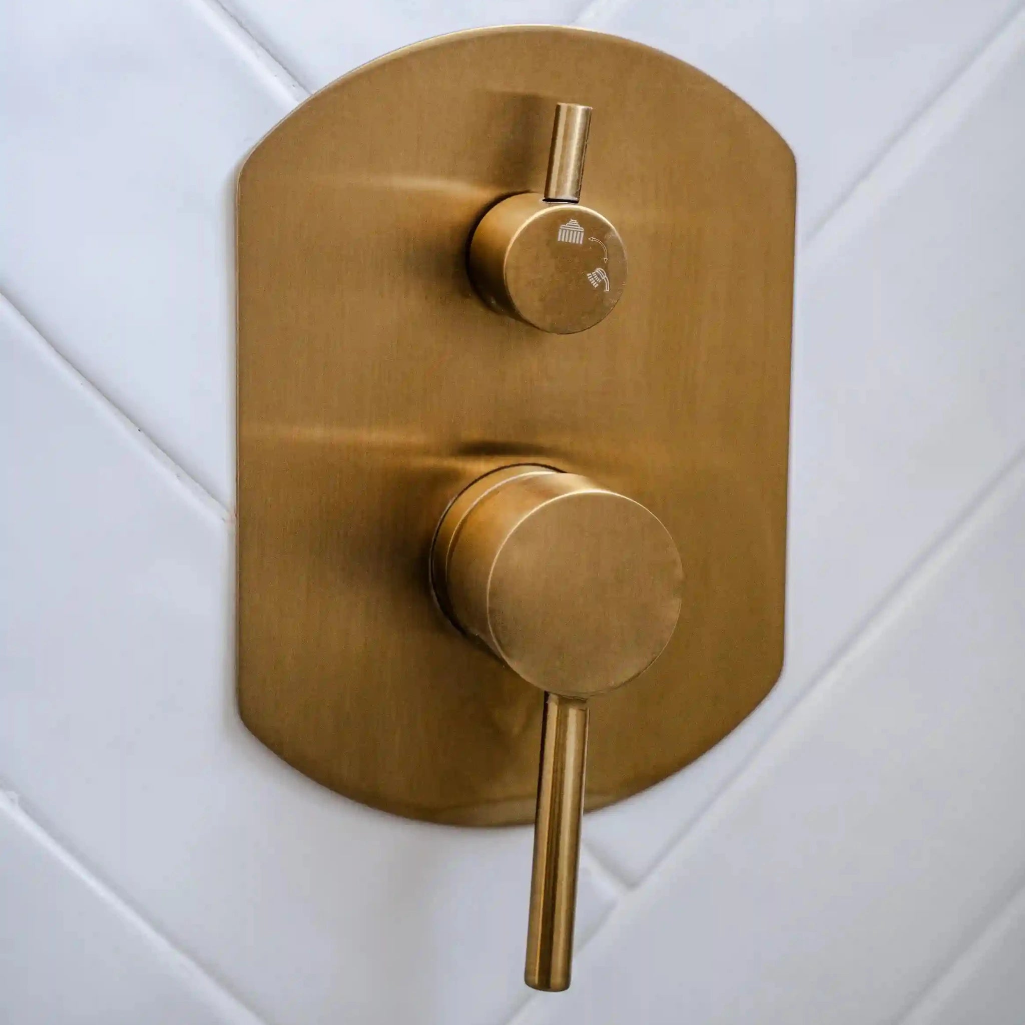 Limescale-free brass tap shining after Nordic Freezz hard water and limescale prevention coating