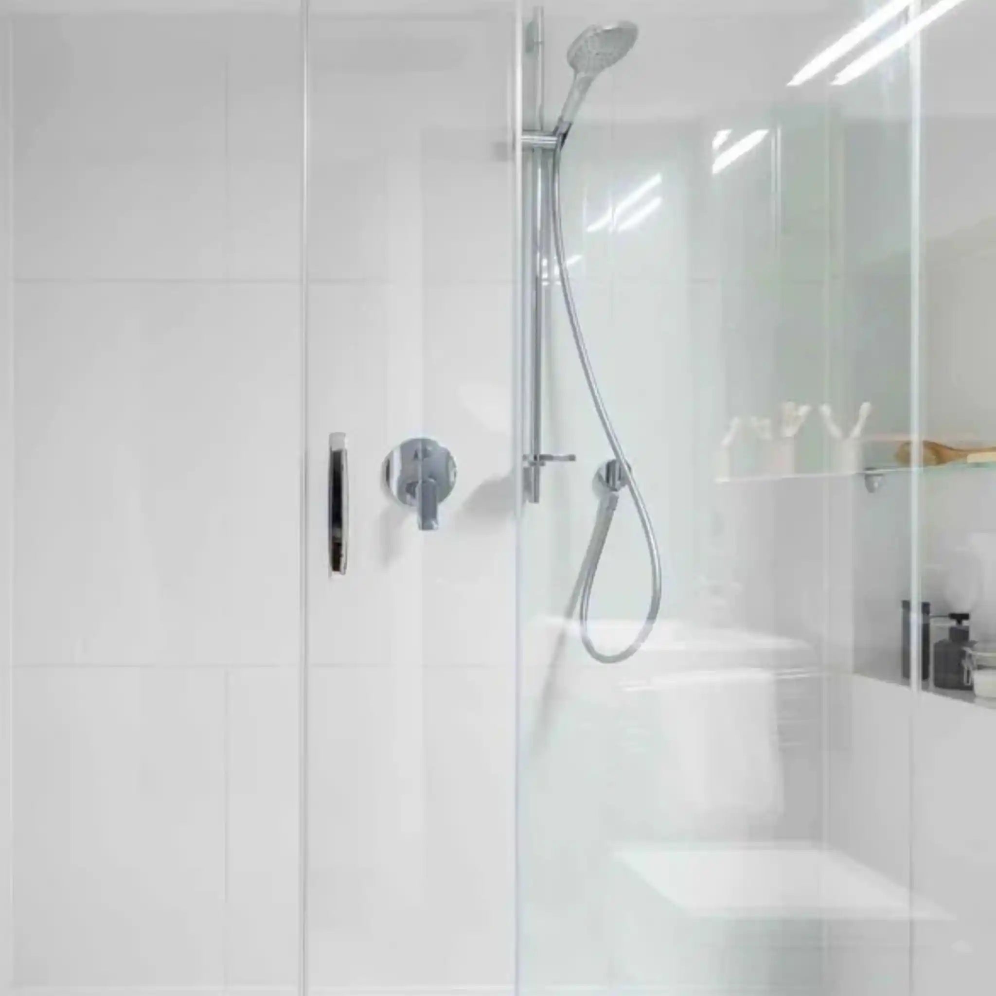Crystal-clear shower screen with no watermarks or limescale, after applying Nordic Freezz